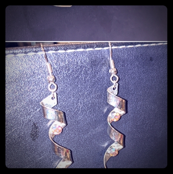 🦄 Festive Swirl Earrings - Picture 1 of 2